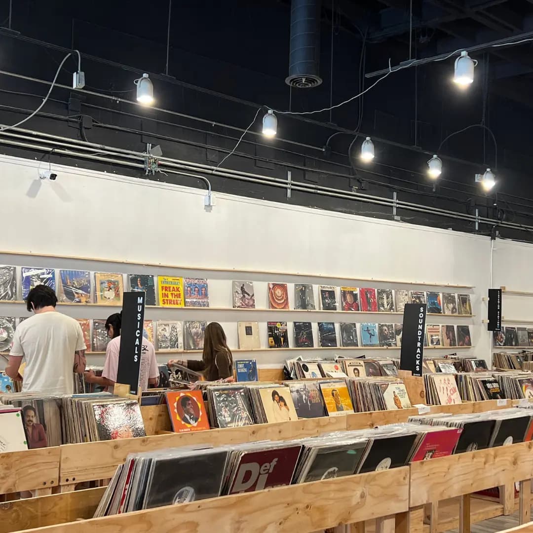 Nivessa Store Image 1