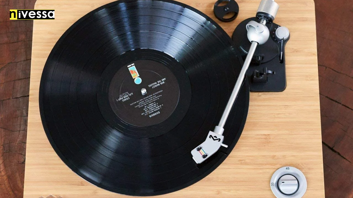 vinyl records player vintage